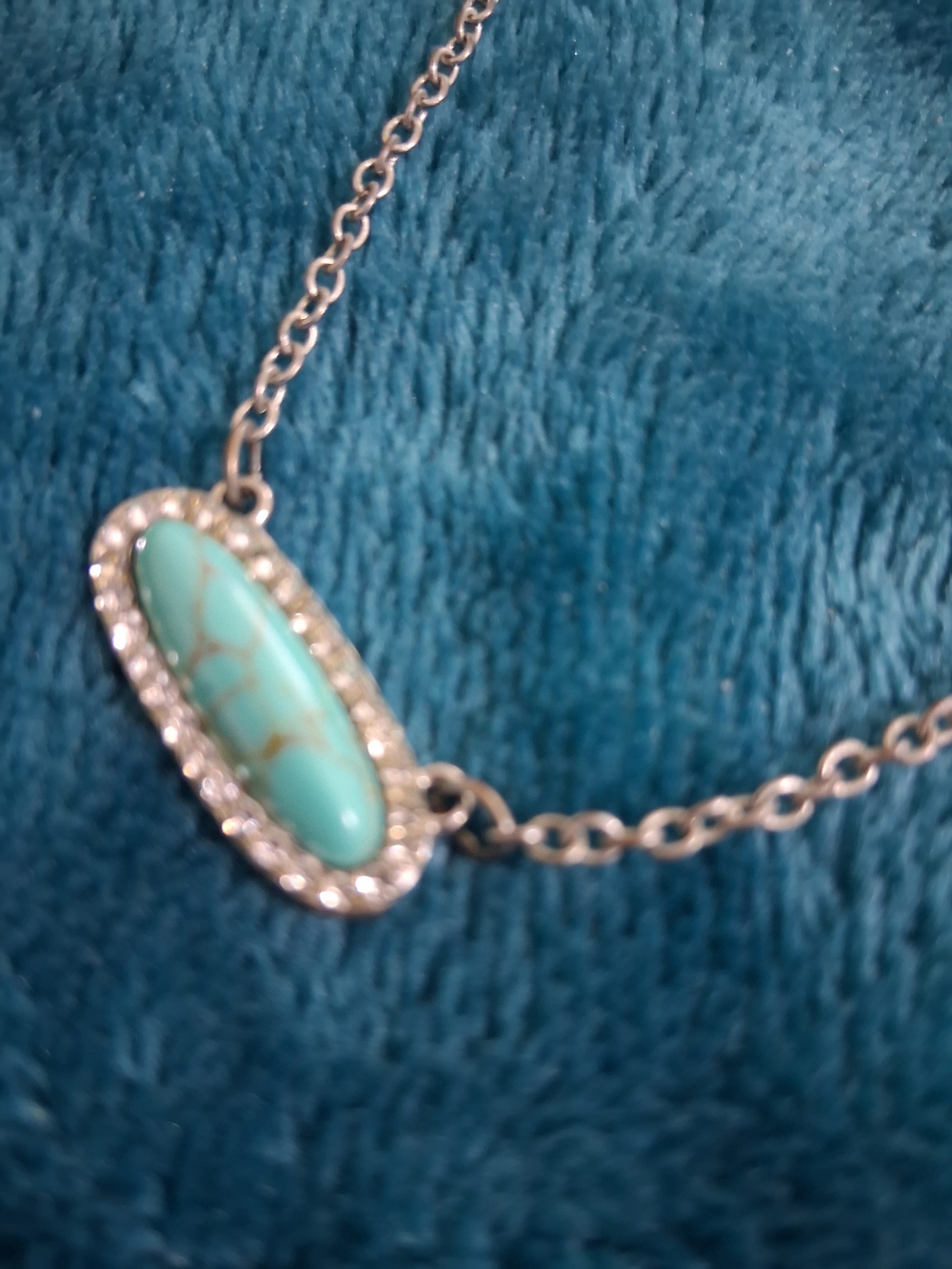 Turquoise Oval Pendant Necklace with Rhinestone